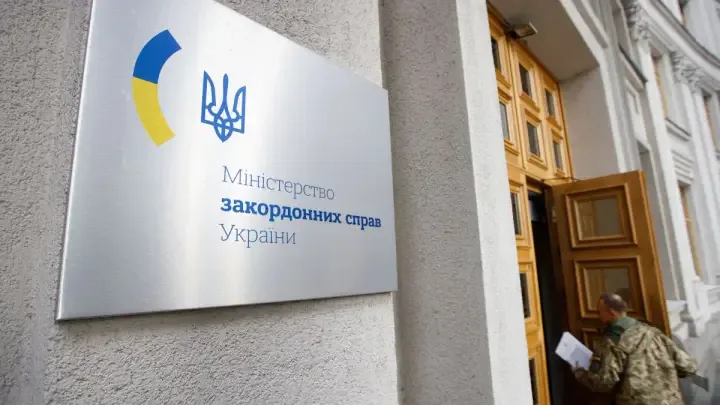 4 українців залишаються на ураженому хантавірусом лайнері, ще один на спецрейсі до Нідерландів, усі без ознак хвороби - МЗС