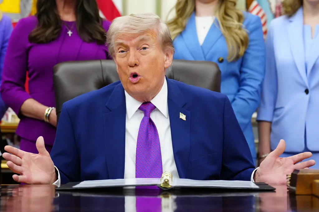 Трамп заявив, що припинення вогню в Ірані "на апараті штучного дихання"