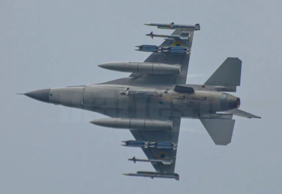 An F-16 of the Ukrainian Air Force armed with, among other things, the GBU-39/B SDB. Photo - t.me/martes1k