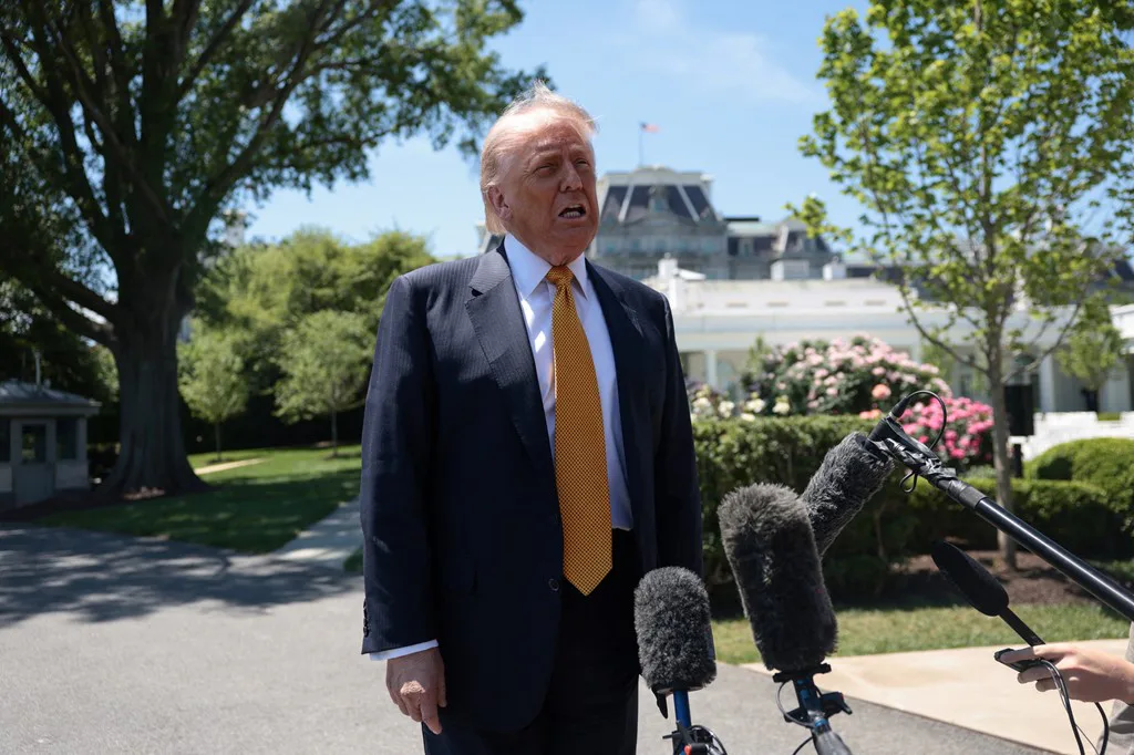 Трамп заявив, що проведе довгу розмову з Сі Цзіньпіном про війну з Іраном