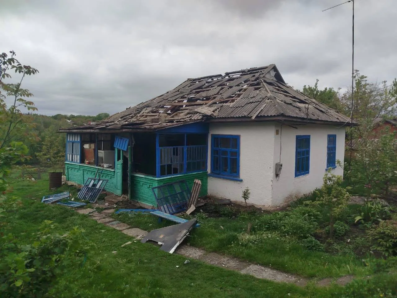 Уламки дрона рф пошкодили житловий будинок та агропідприємство на Вінниччині