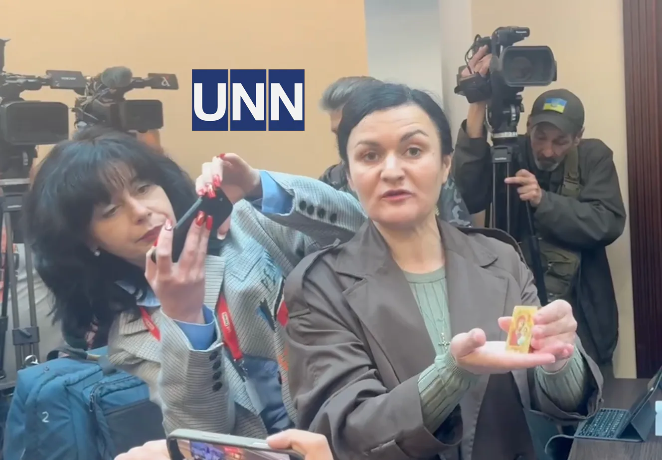 Андрію Єрмаку подарували ікону перед судовим засіданням