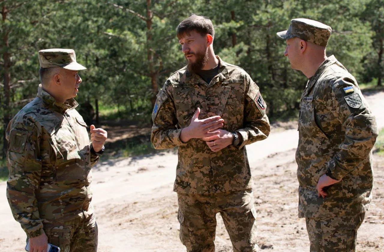 Є одним з найгарячіших: Сирський відвідав Олександрівський напрямок