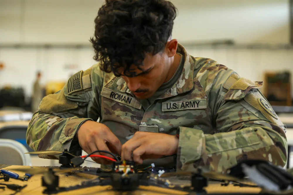Work on an FPV drone in the U.S. Army. Photo: US DoD