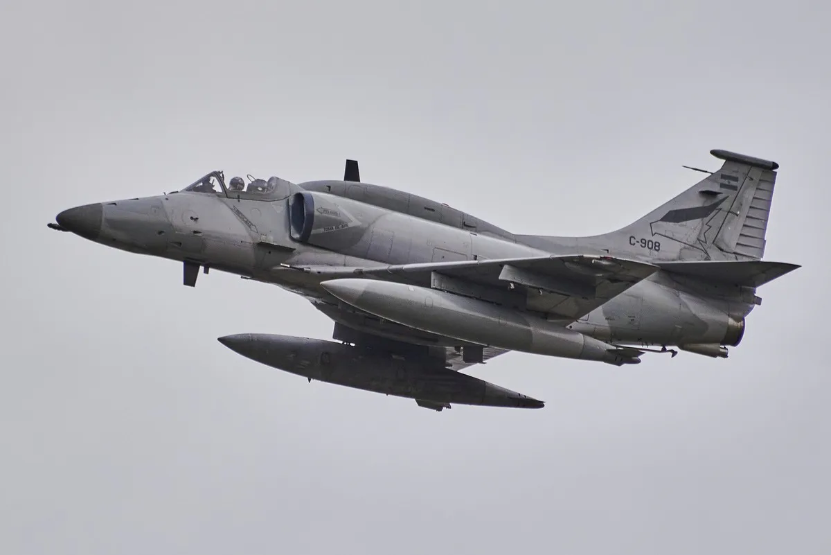 Argentina retira los legendarios A-4 Skyhawk y los reemplazará con F-16 previamente planeados para Ucrania