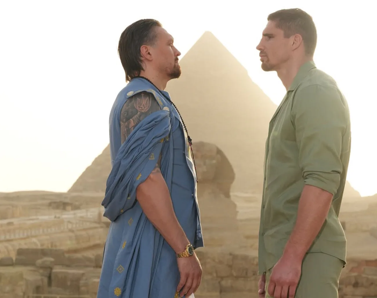 Usyk and Verhoeven held a face-off against the backdrop of the pyramids in Egypt