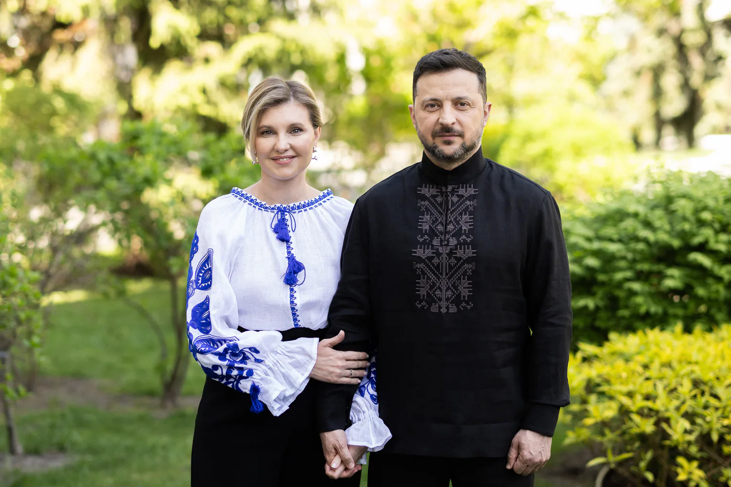 Зеленський з дружиною показали фото у вишиванках