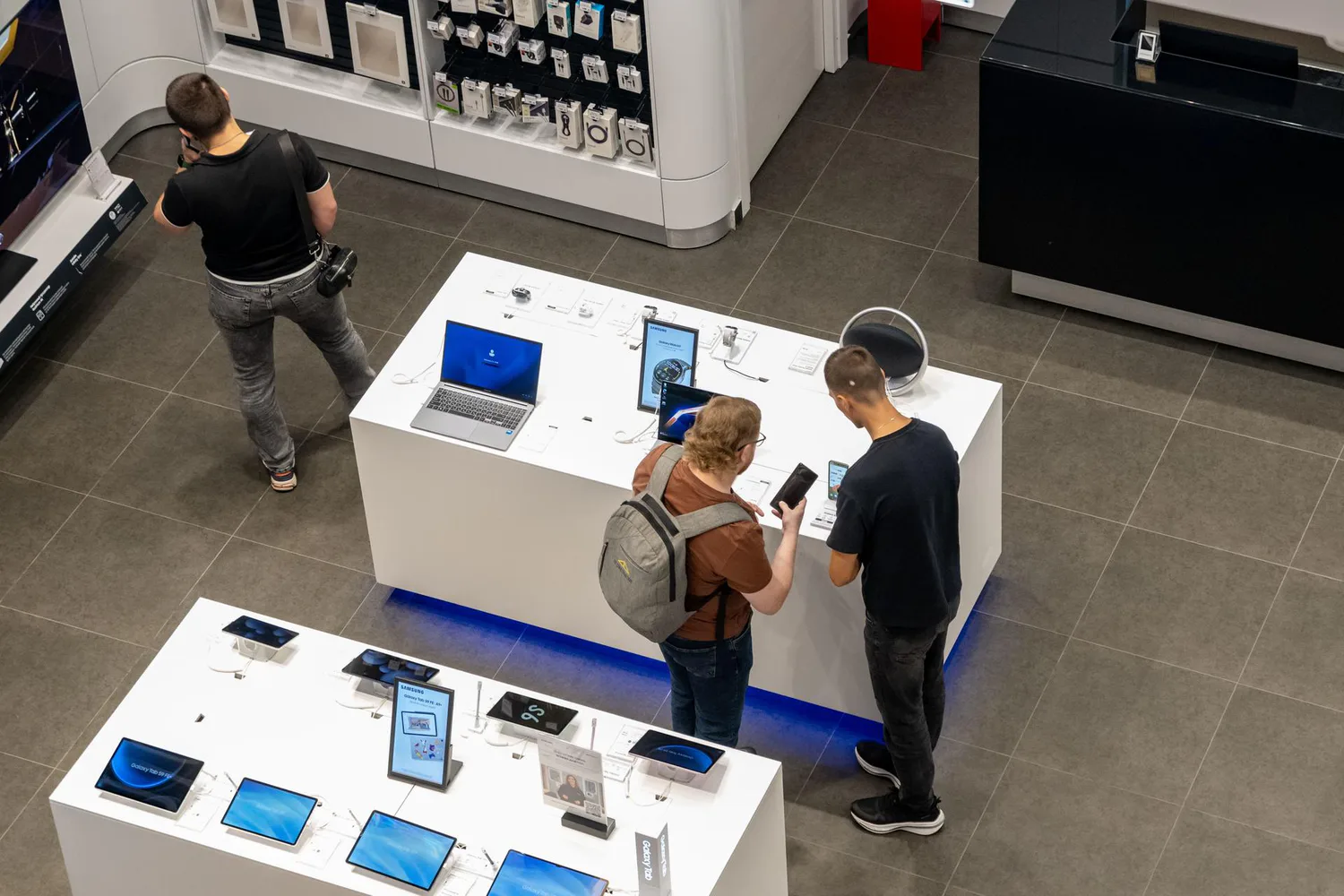 RF bans parallel import of electronics and restricts supply of leading brands' equipment - intelligence