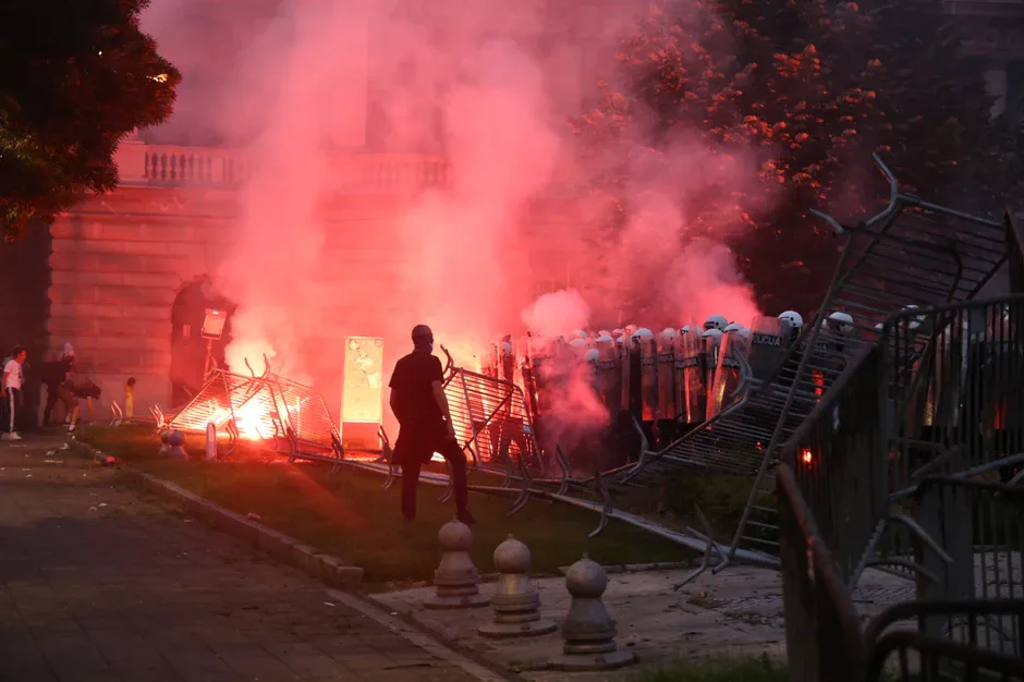 Масштабний антиурядовий протест охопив столицю Сербії попри заяву Вучича про вибори