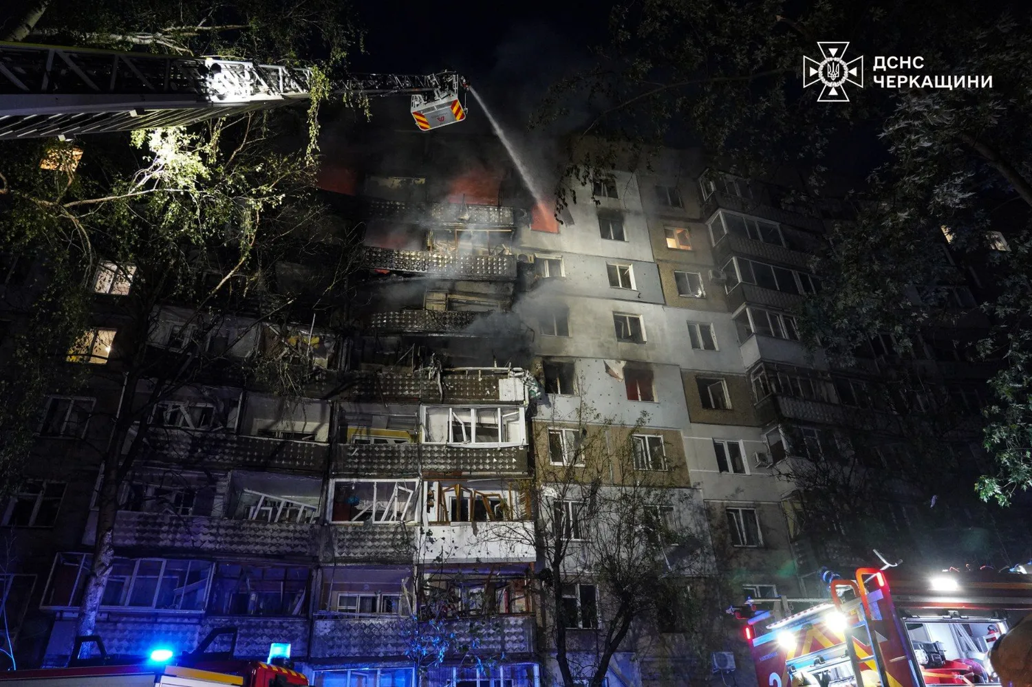 У Черкасах через атаку дрона загорілась багатоповерхівка, 11 людей травмовано