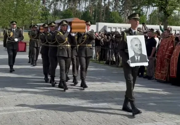 Під Києвом перепоховали провідника ОУН Мельника та його дружину