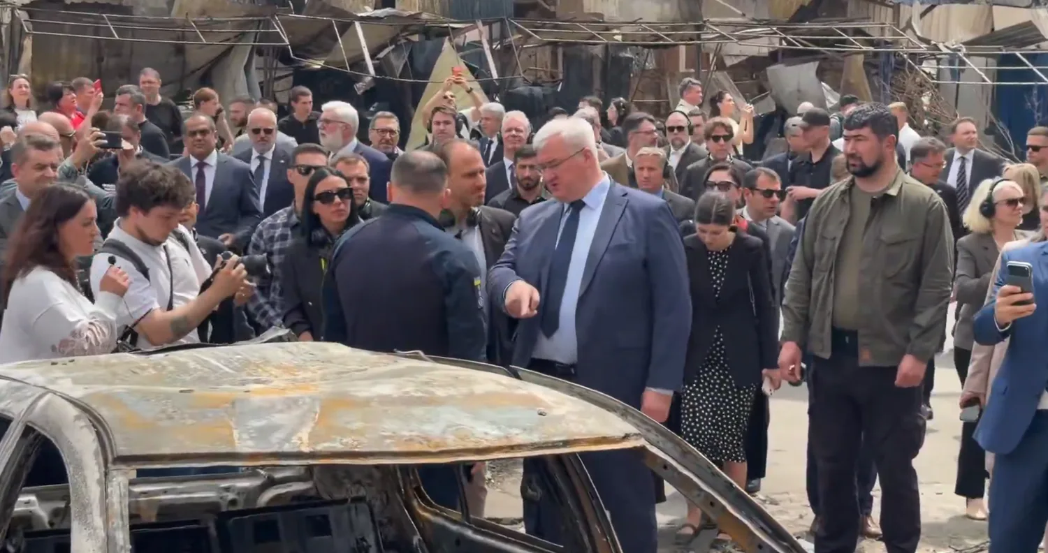 Over 70 diplomats shown the site of the Russian strike in Kyiv's Lukyanivka district