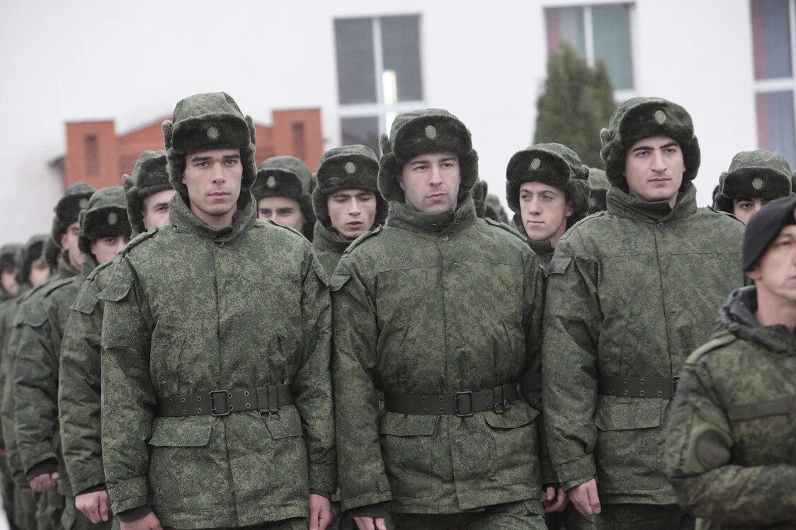 росіянам почали масово видавати "мобілізаційні приписи" у військкоматах