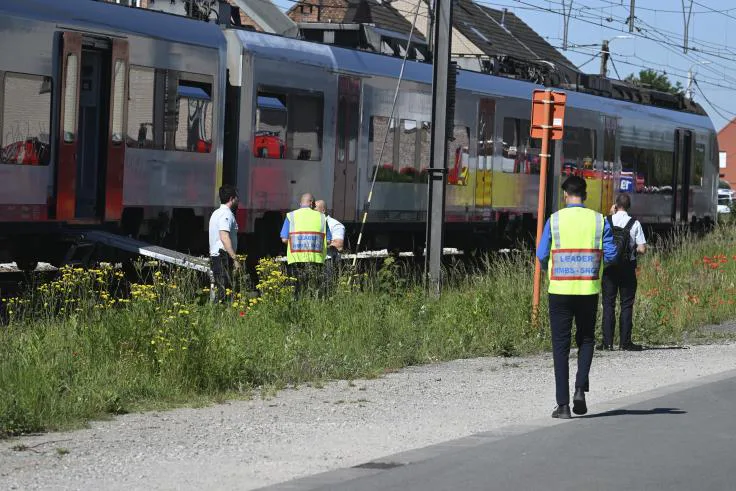 Зіткнення поїзда та шкільного автобуса в Бельгії забрало чотири життя