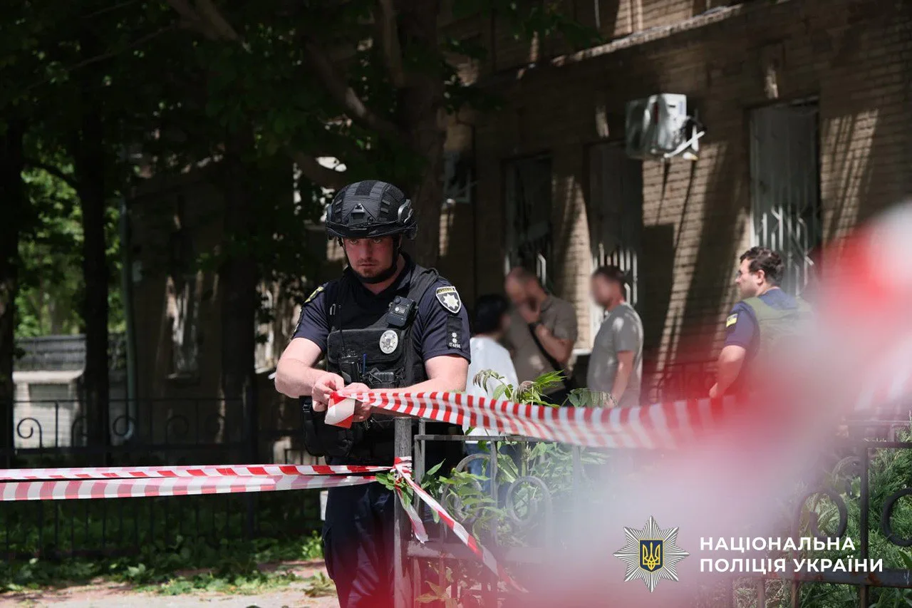 Удар рф по Запоріжжю поранив 12 людей, включаючи немовля і поліцейських