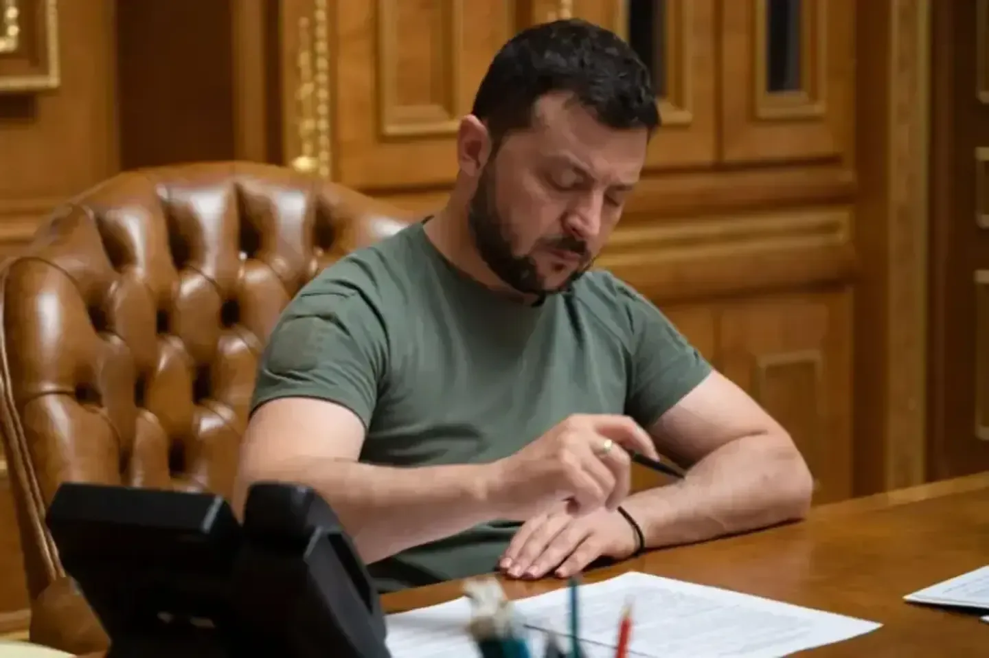 Громади отримали право офіційно фінансувати ЗСУ та будувати фортифікації - Зеленський підписав закон