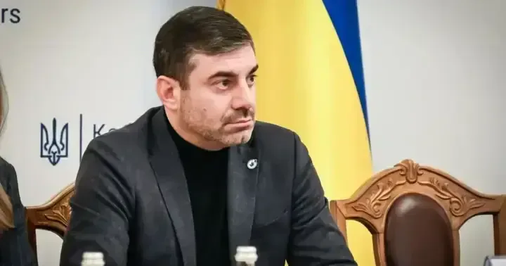 Поліцейські на Донеччині побили дитину та поклали на капот авто - Лубінець відреагував