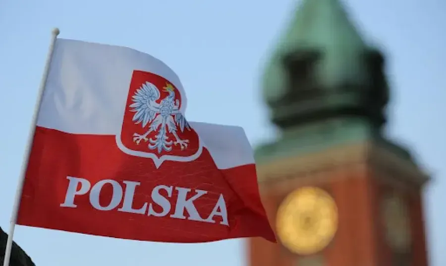 Poland becomes first in EU to receive €6.56 billion for army modernization