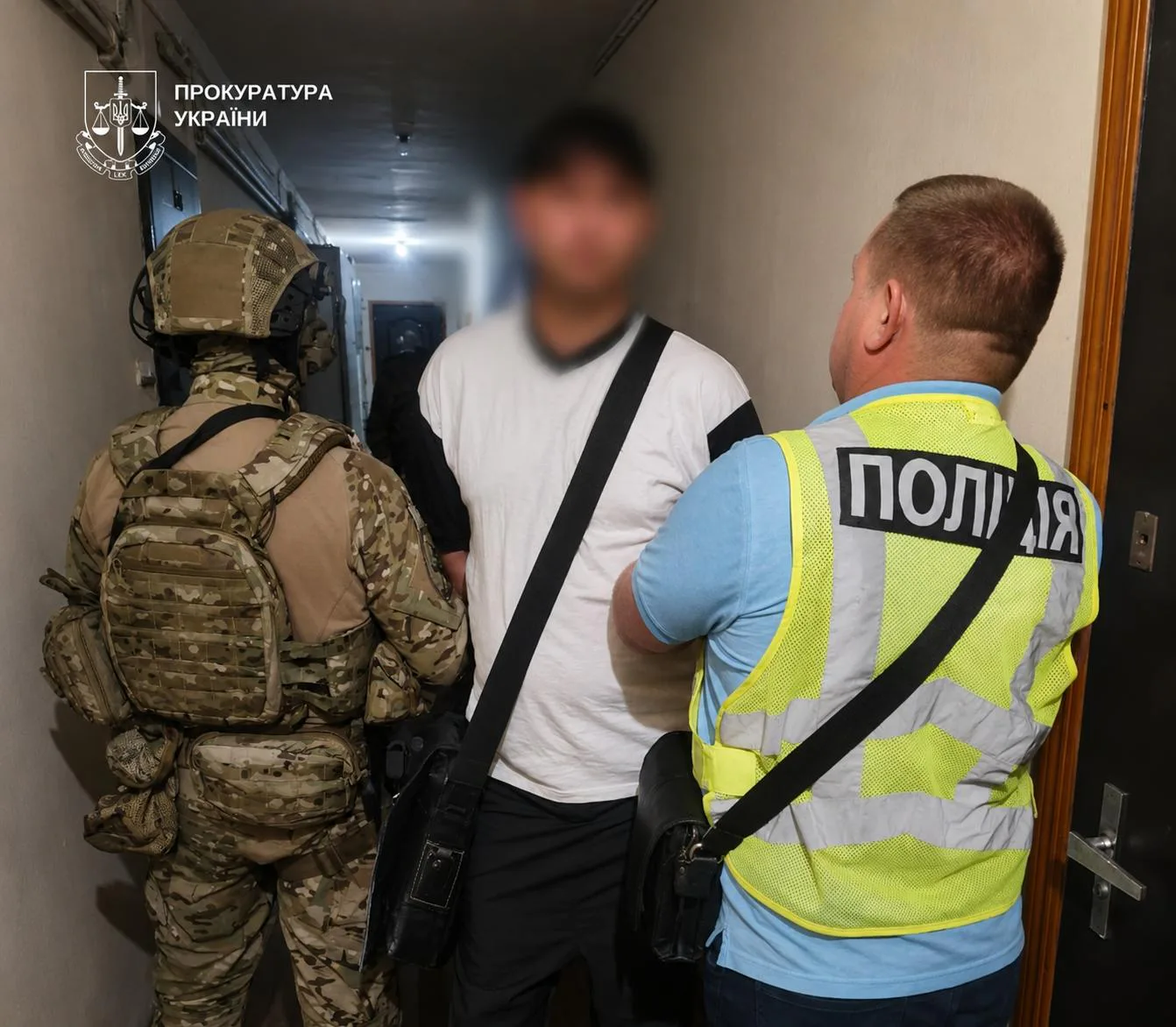 In Kyiv, a repairman found through an advertisement robbed a pensioner with a grenade and a knife