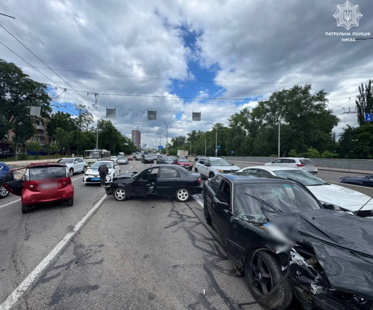 A major traffic accident occurred in Kyiv, traffic is congested on Teliha Street