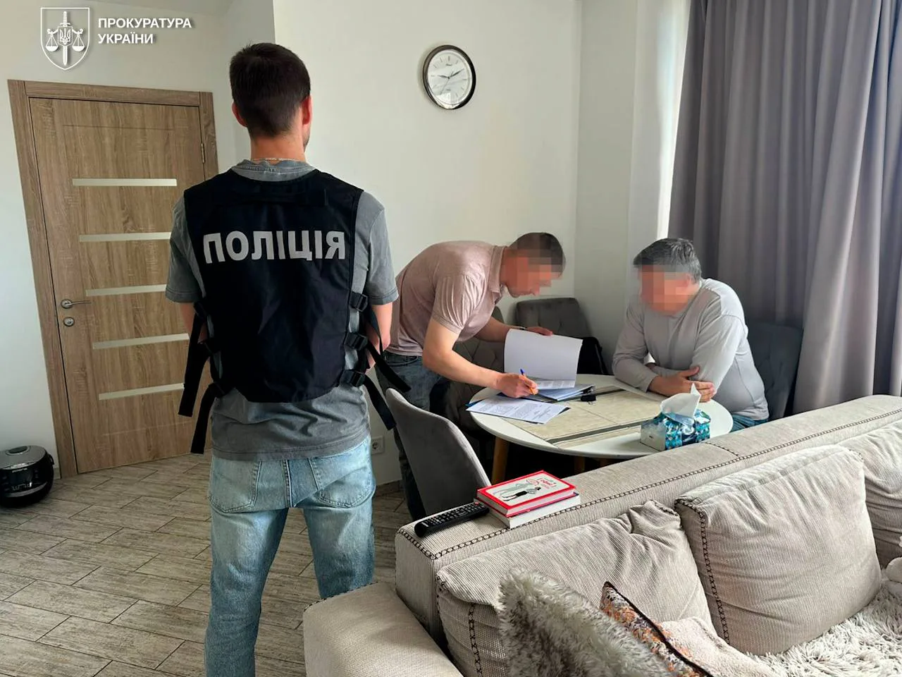Former acting Minister of Culture received suspicion due to scheme of traveling abroad for "music tours"