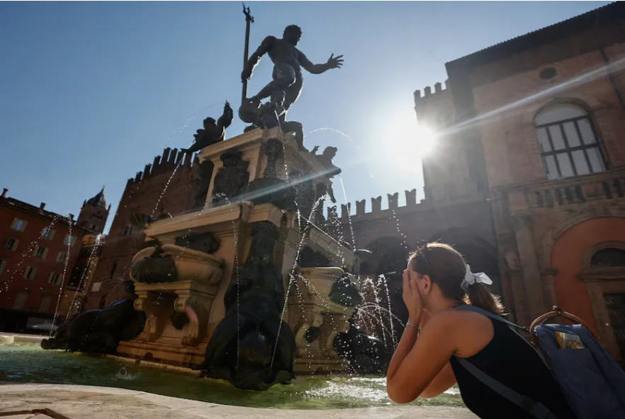 Europe is hit by a powerful heatwave, France convenes crisis meetings