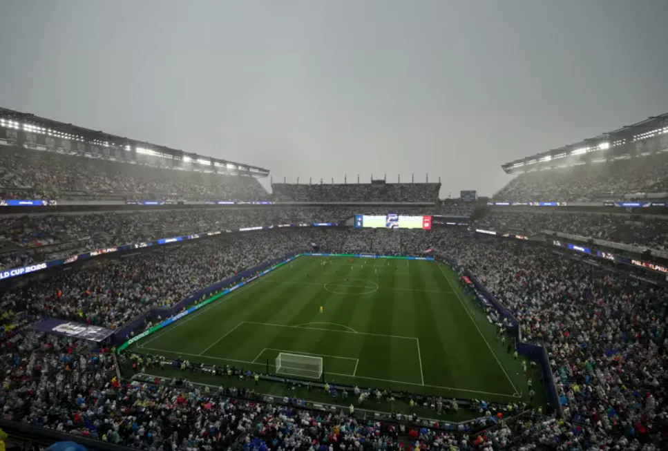 France vs. Iraq match at the 2026 World Cup interrupted for the first time due to bad weather