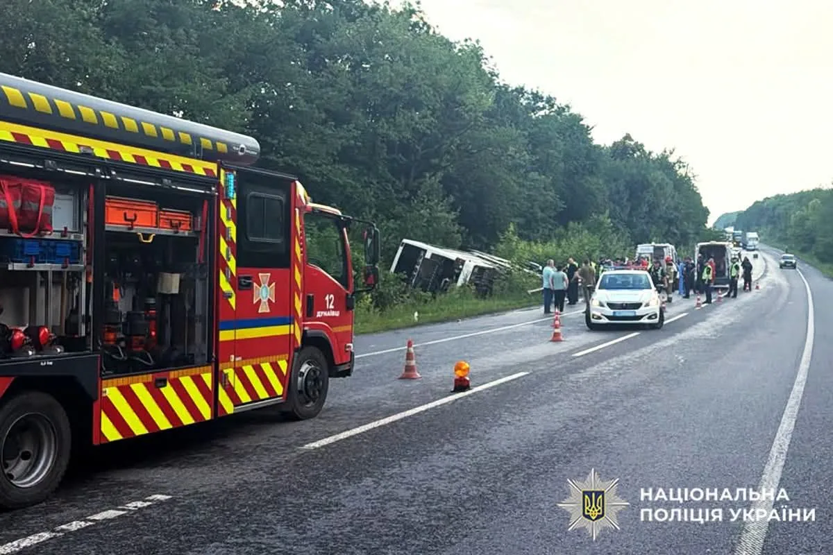 In the Khmelnytskyi region, a bus with over 50 passengers heading to Bulgaria overturned