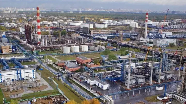 Moscow oil refinery hit by Ukrainian FP-1 drones will not operate for at least six months - media