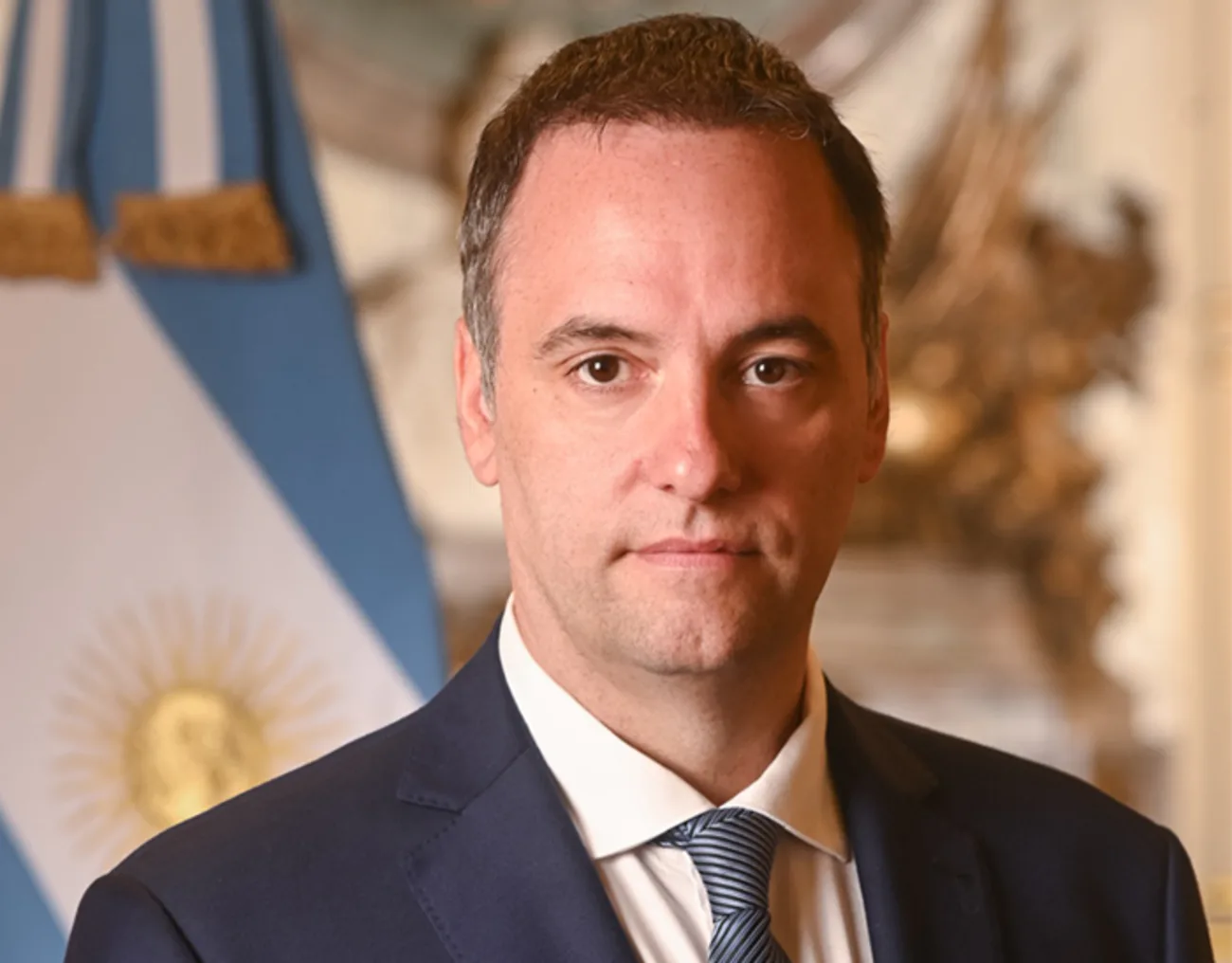 Head of the Cabinet of Ministers of Argentina resigns after scandal over lavish spending