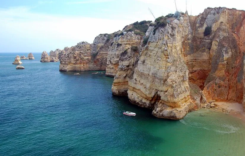 Earthquake of magnitude 4.1 occurred in a tourist region of Portugal – Reuters