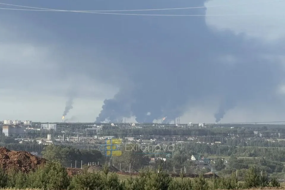 In Nizhnekamsk in Russia fire reported in industrial zone with oil refineries after a drone attack