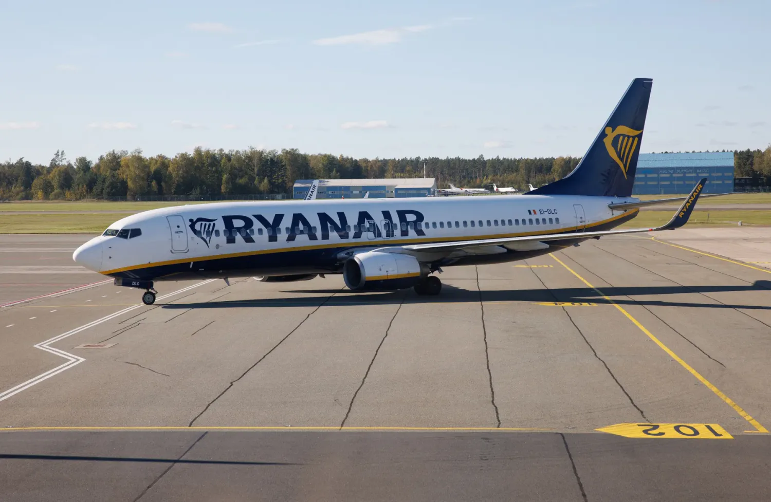 ryanair-plane-made-an-emergency-landing-in-greece-after-a-window-was