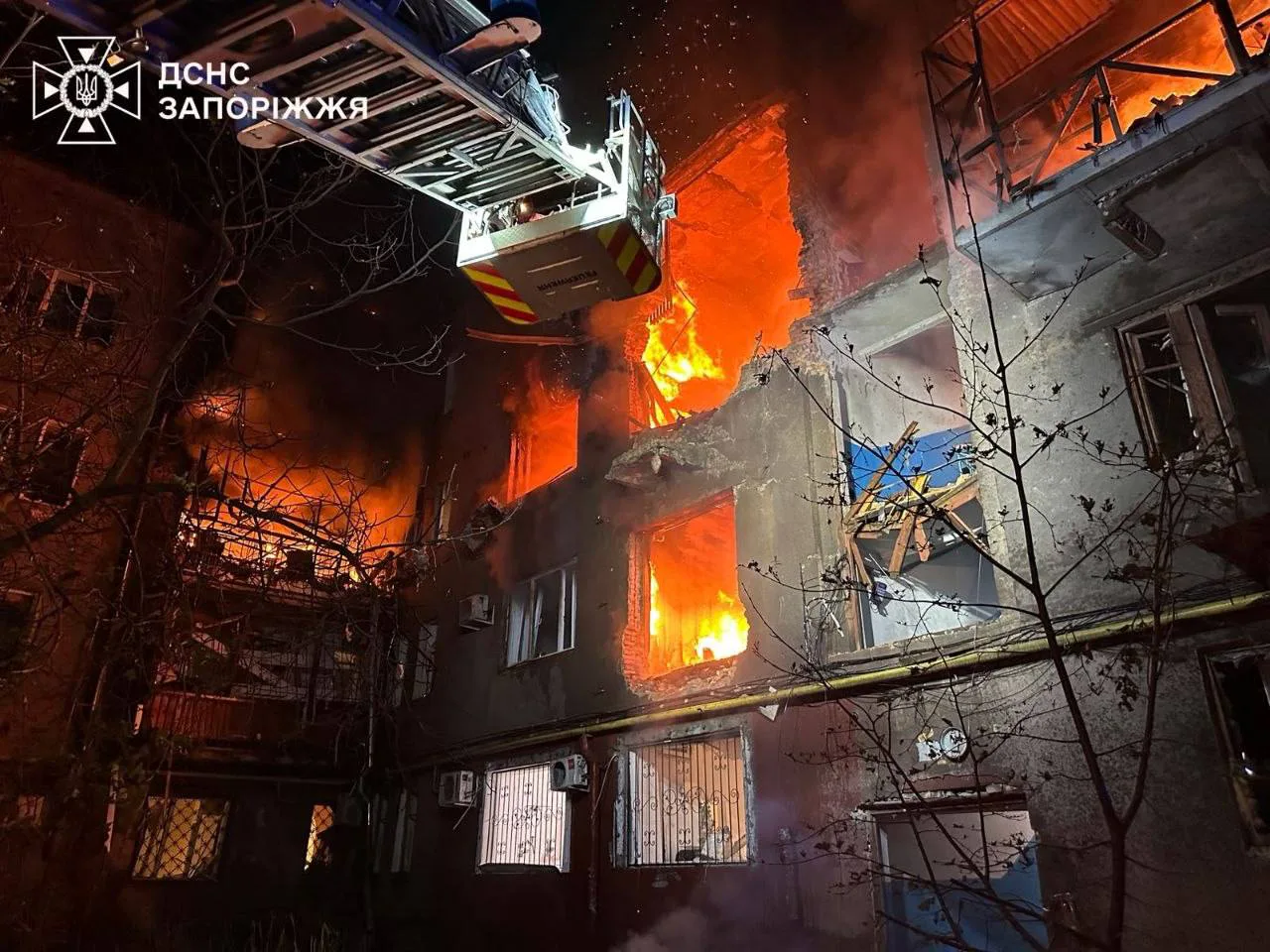 In Zaporizhzhia, 12 multi-story buildings were damaged due to a Russian attack, utility workers are eliminating the consequences
