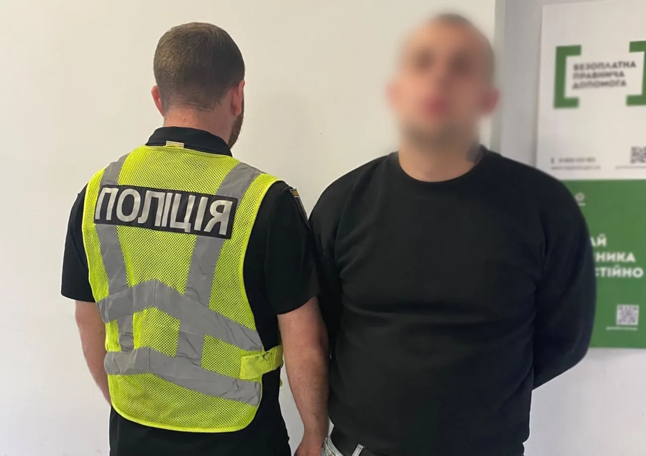 Threatened with a gun and beat a man - in Kyiv, a minibus driver was detained after a traffic accident