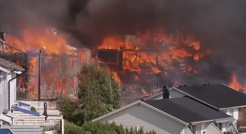 In Norway, the large-scale fire has still not been extinguished; evacuees are gradually being allowed to return home