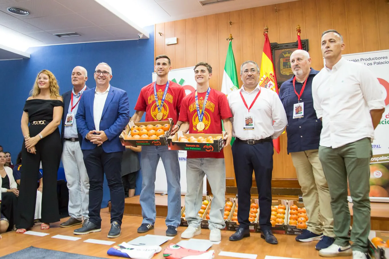 Spanish footballers Ruiz and Gavi were gifted over 150 kg of tomatoes for winning the World Cup