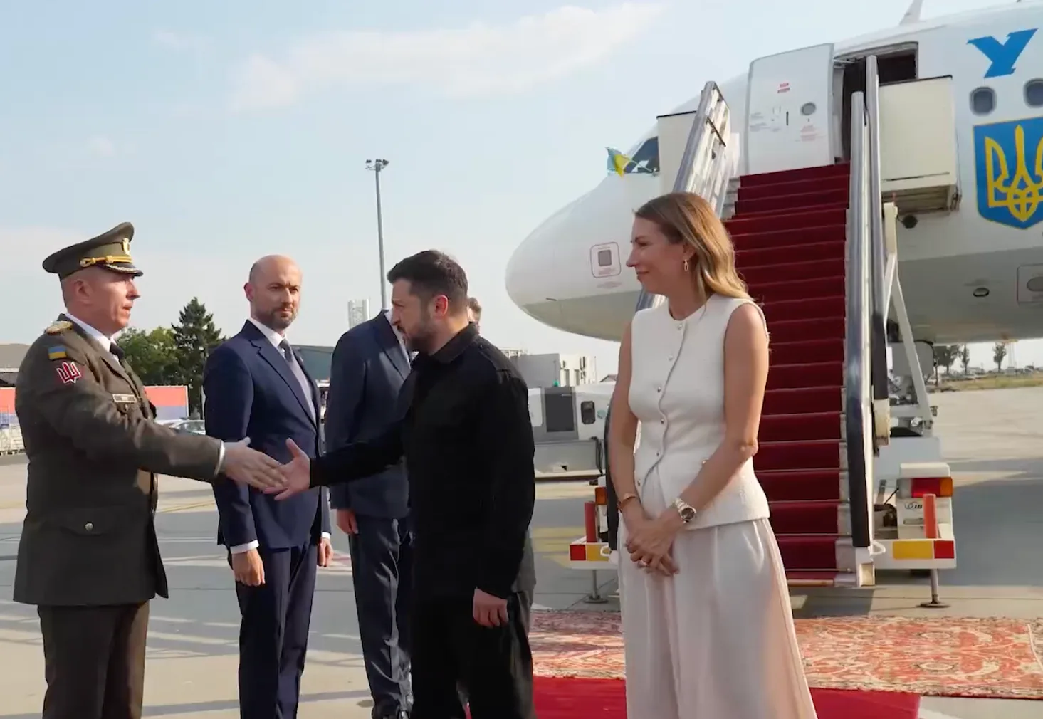 Zelenskyy arrived in Serbia for important talks with Vučić