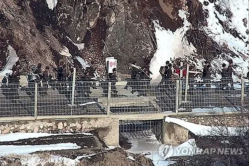 North Korean soldiers crossed the demarcation line; South Korean troops responded with warning shots — media