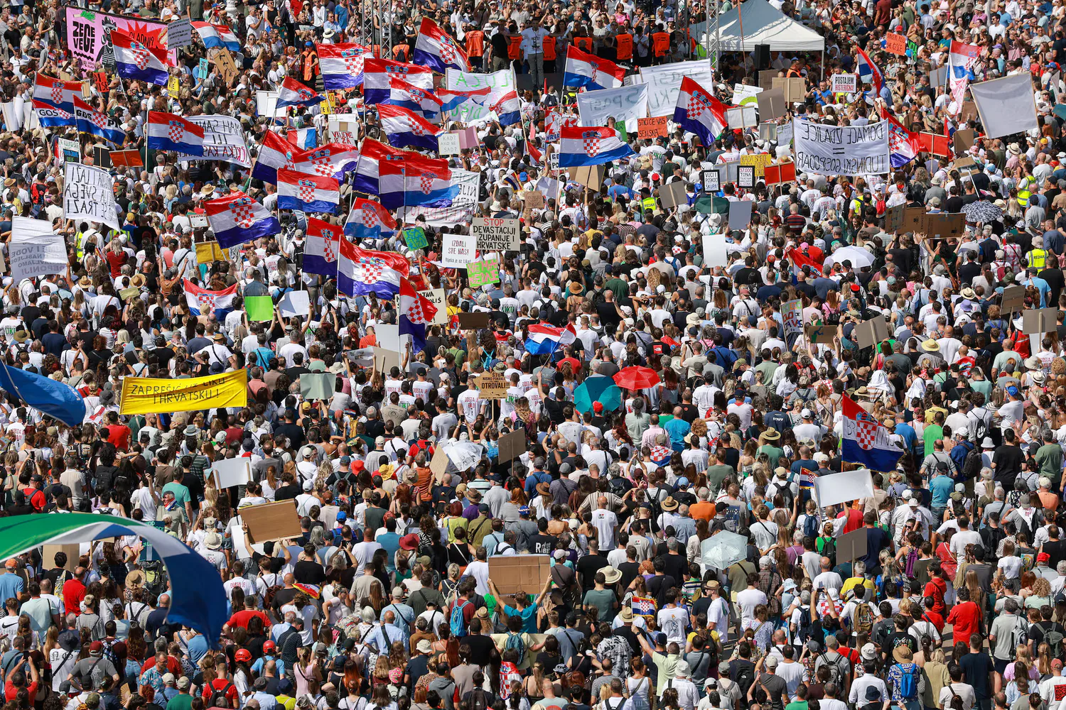 Tens of thousands of people took to the streets to protest delays in garbage collection in Croatia