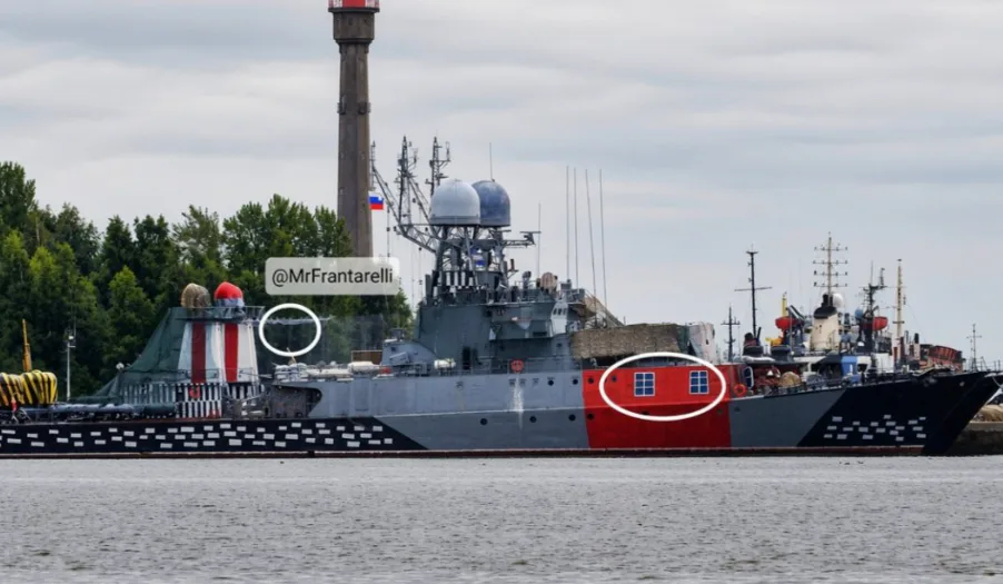The Russians disguised a Baltic Fleet vessel as coastal houses, following the example of the German "Tirpitz"