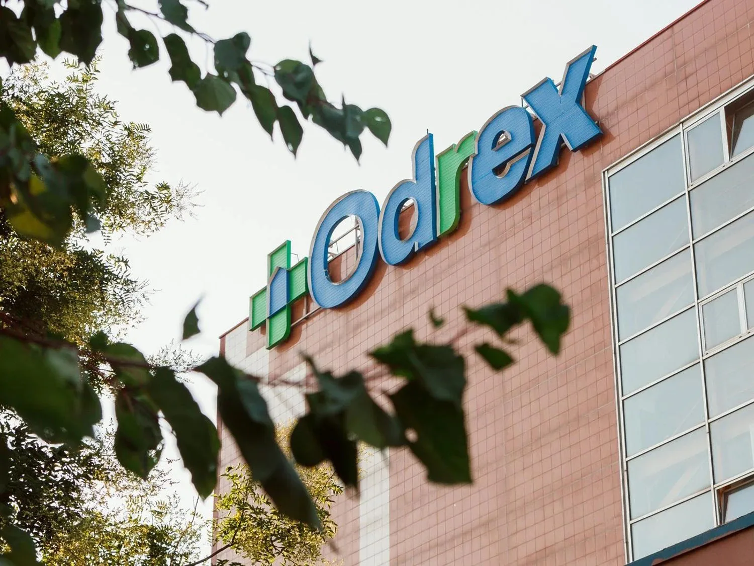After a prolonged pause, the court resumed consideration of the case concerning medical negligence by Odrex doctors