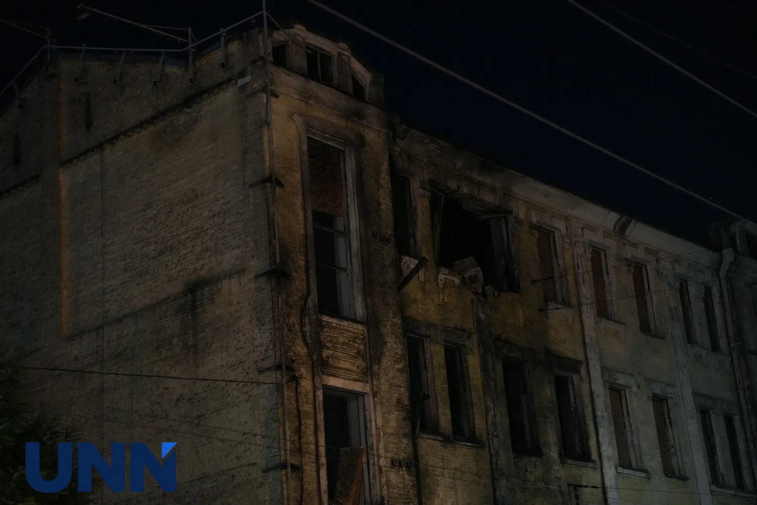 In Kyiv’s Shevchenkivskyi district, a UAV struck an unoccupied building; the fire was contained.