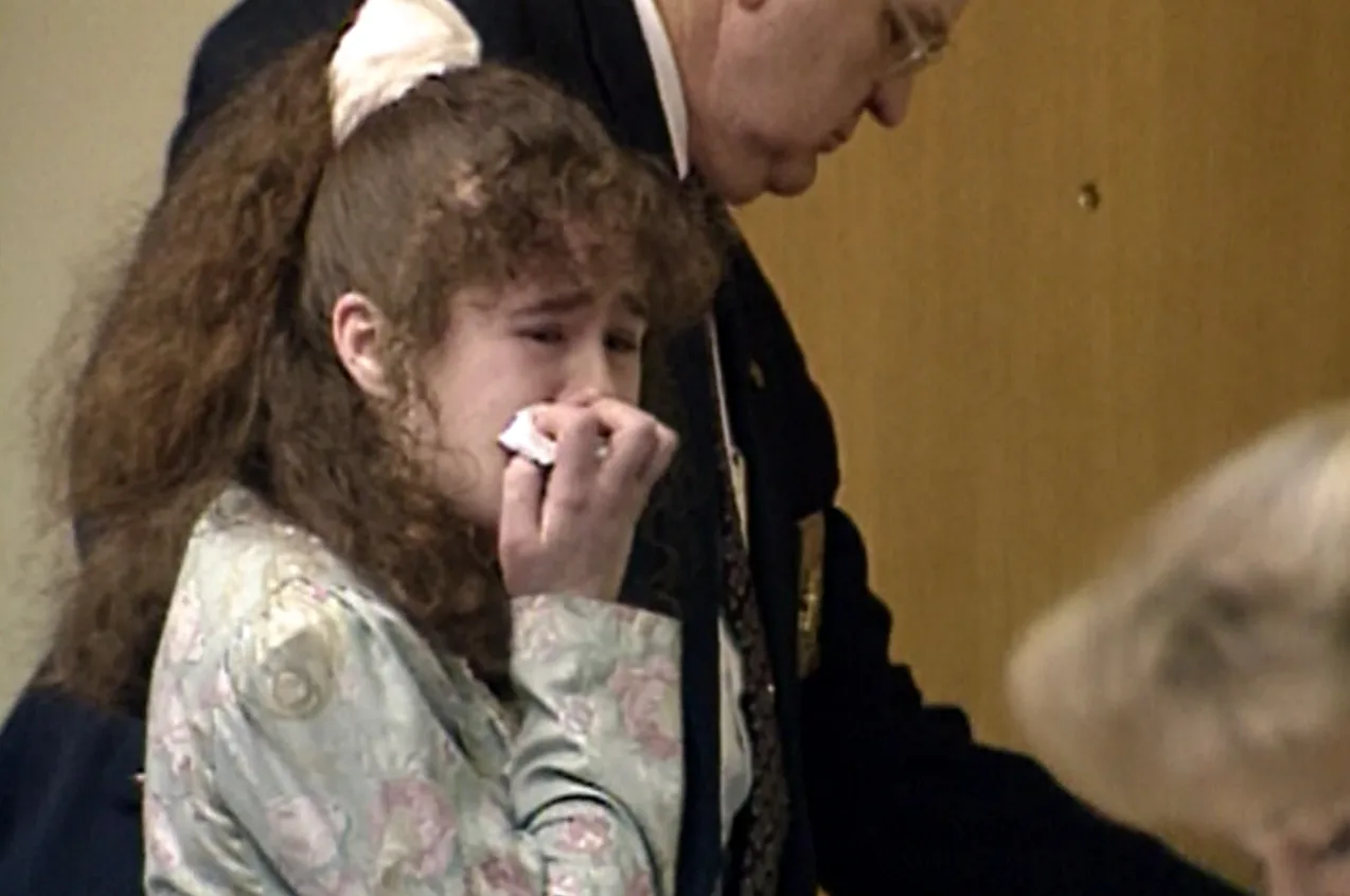Крісті Пайк плаче у залі суду 30 березня 1996 року, коли її засудили до смертної кари