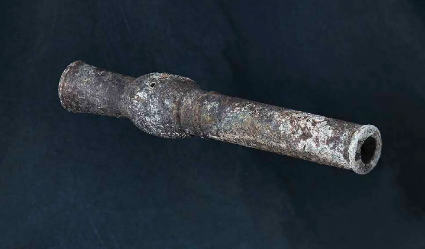 A 600-year-old hand cannon that could fire arrows and bullets has been found in South Korea