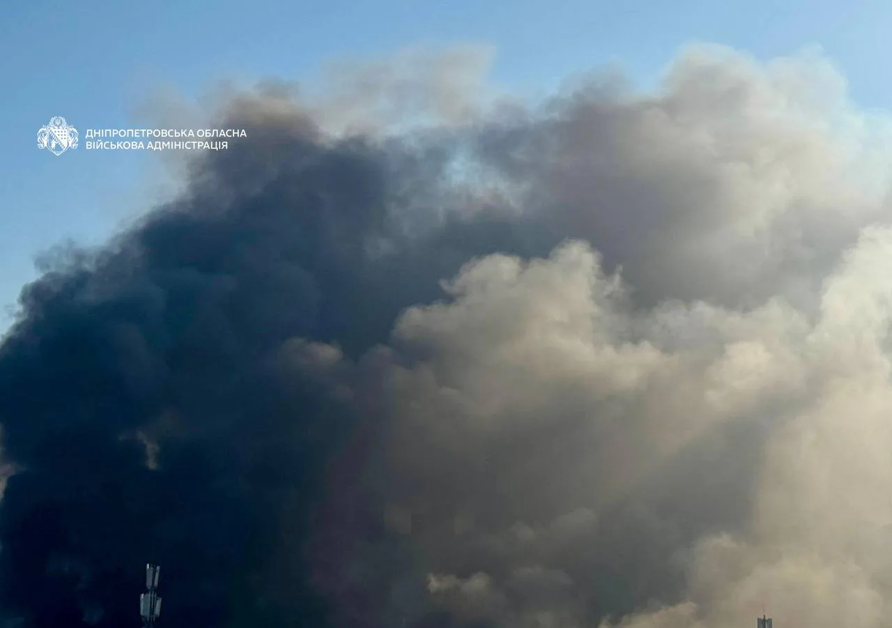 The enemy attacked central Dnipro: social media reports a strike on the "Ukrtelecom" building