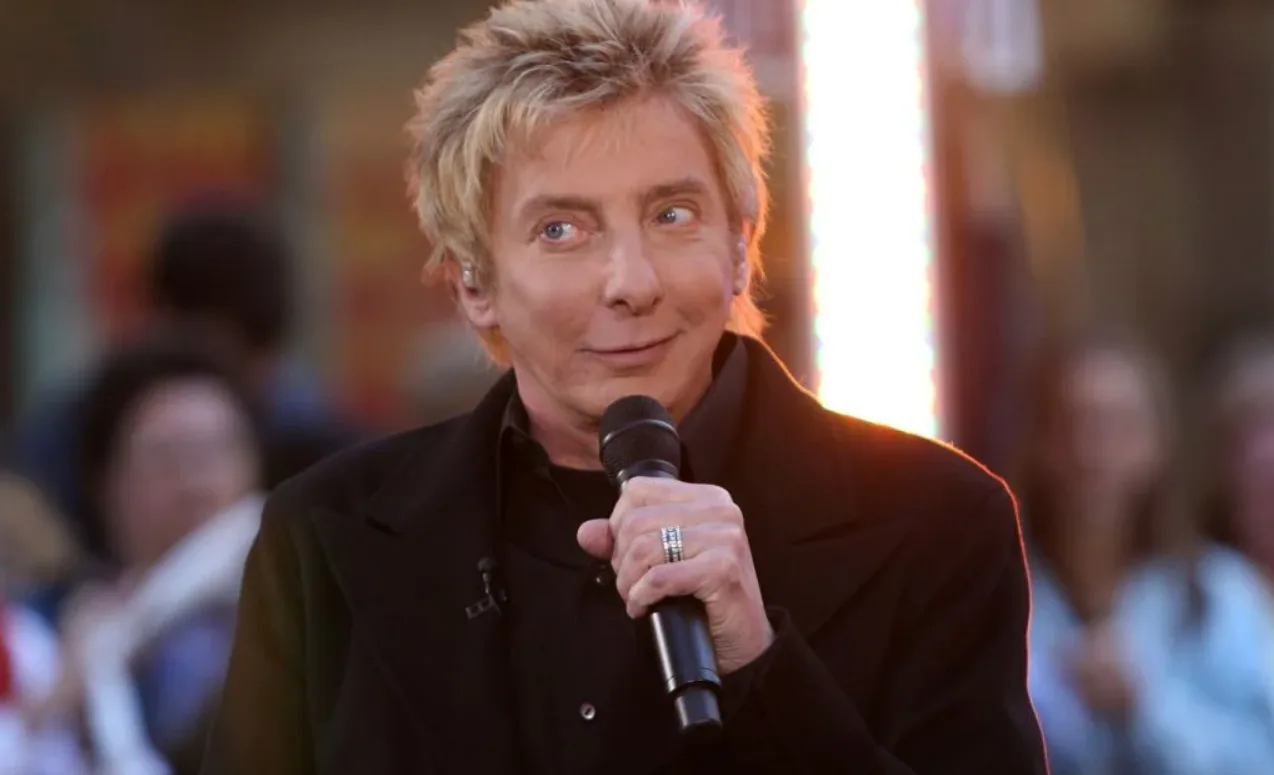 Легендарний американський співак Манілоу перервав концерт після 2 пісень і скасував наступний виступ