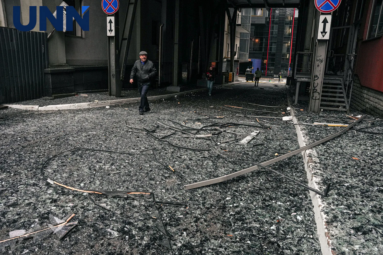 Russian attack damaged Cosmo Multimall and a medical center in Kyiv - photo